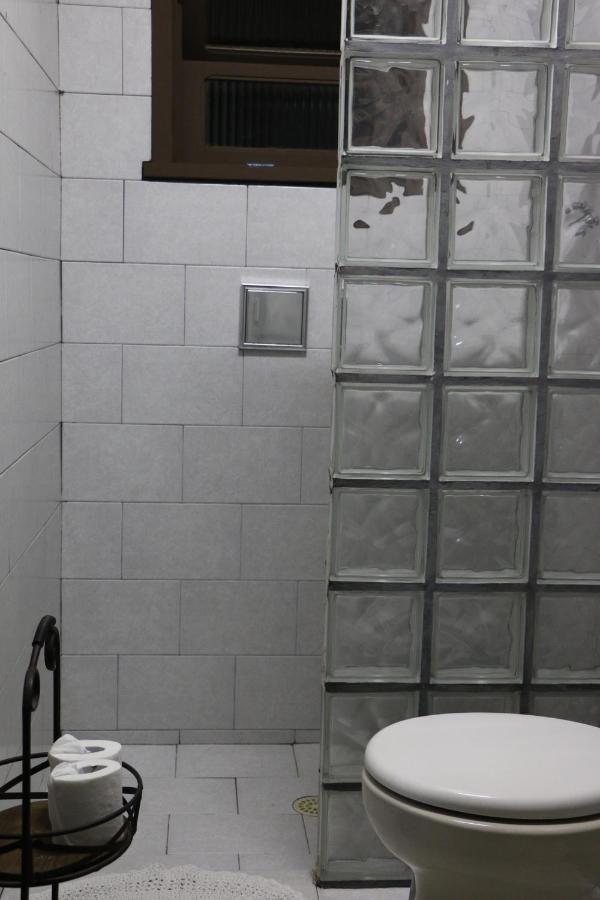 Excelente Quarto Com Cama De Casal King Em Casa Perto Do Aeroporto De Curitiba São José dos Pinhais Buitenkant foto